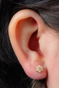 Titanium Internally Threaded Labrets 1.2mm - Titanium Claw Set Pearl Primrose Flower