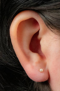Titanium Internally Threaded Labrets 1.2mm - Titanium Claw Set Round Pearl