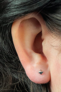 Titanium Internally Threaded Labrets 1.2mm - Titanium Pyramid Square